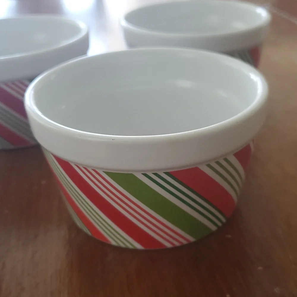 4 ceramic red and green candy cane striped pattern Ramekins